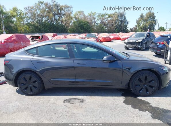 5YJ3E1EA5SF083368 2025 TESLA MODEL 3  Vista interior trasera
