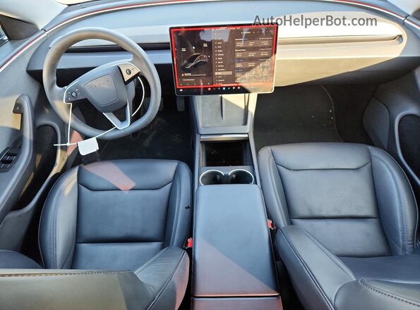 5YJ3E1EA7SF891740 2025 TESLA MODEL Gray Vista del salpicadero