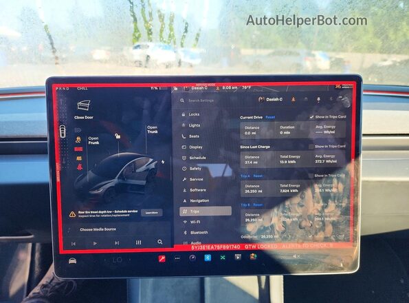 5YJ3E1EA7SF891740 2025 TESLA MODEL Gray Vista del cuadro de instrumentos