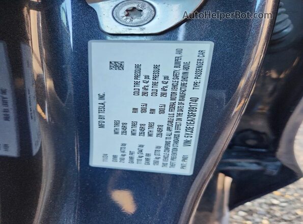 5YJ3E1EA7SF891740 2025 TESLA MODEL Gray Vista del compartimento del motor