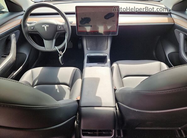 5YJ3E1EA8PF545641 2023 TESLA MODEL Угольный Вид панели приборов