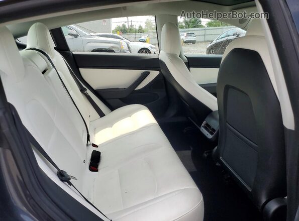 5YJ3E1EAXJF155583 2018 TESLA MODEL Gray Widok tylnych siedzeń