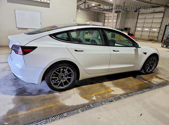 5YJ3E1EAXMF851817 2021 TESLA MODEL White Tył prawy