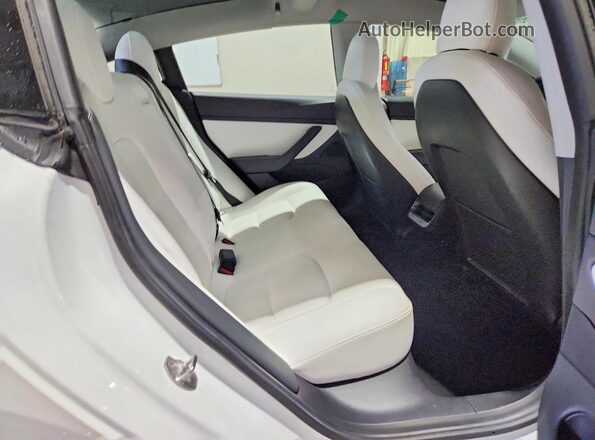 5YJ3E1EAXMF851817 2021 TESLA MODEL White Widok tylnych siedzeń