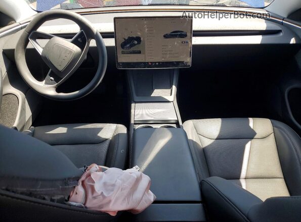 5YJ3E1EAXRF784708 2024 TESLA MODEL Синий Вид панели приборов