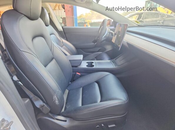 5YJ3E1EB0MF923651 2021 TESLA MODEL White Вид салону спереду
