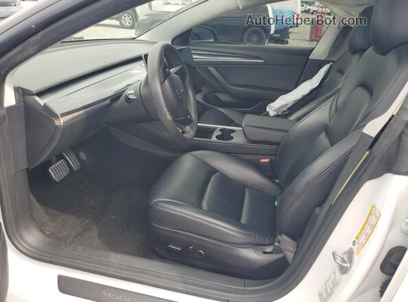5YJ3E1EB0NF105838 2022 TESLA MODEL White Front interior view