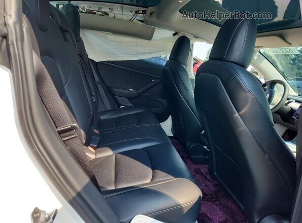5YJ3E1EB2MF960751 2021 TESLA MODEL White Widok tylnych siedzeń