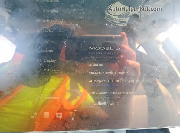 5YJ3E1EB2NF353802 2022 TESLA MODEL Gray ხელსაწყოთა პანელის ხედი