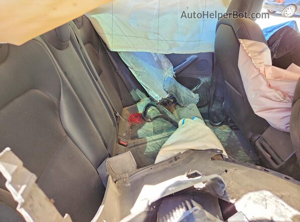 5YJ3E1EB2RF811988 2024 TESLA MODEL Red Հետևի նստատեղերի տեսք