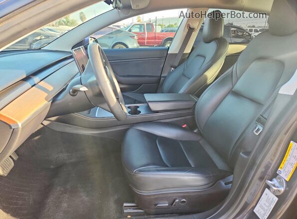 5YJ3E1EB3MF939147 2021 TESLA MODEL Gray Vista interior delantera