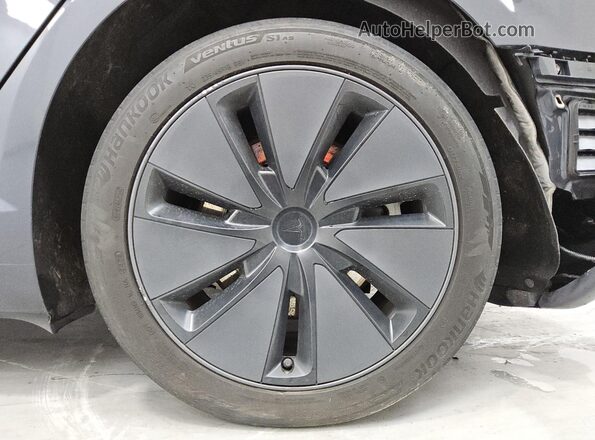 5YJ3E1EB3SF884650 2025 TESLA MODEL Серый 