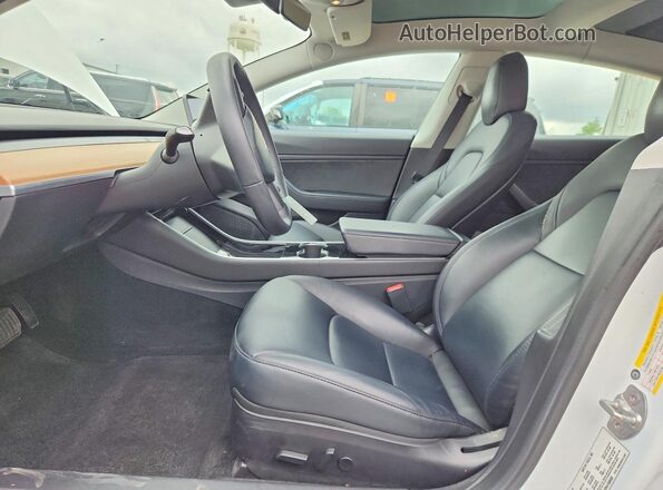 5YJ3E1EB4LF638532 2020 TESLA MODEL White Widok wnętrza z przodu