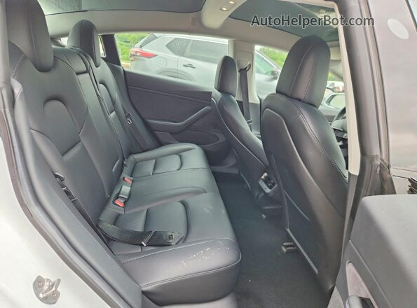 5YJ3E1EB4LF638532 2020 TESLA MODEL White Widok tylnych siedzeń