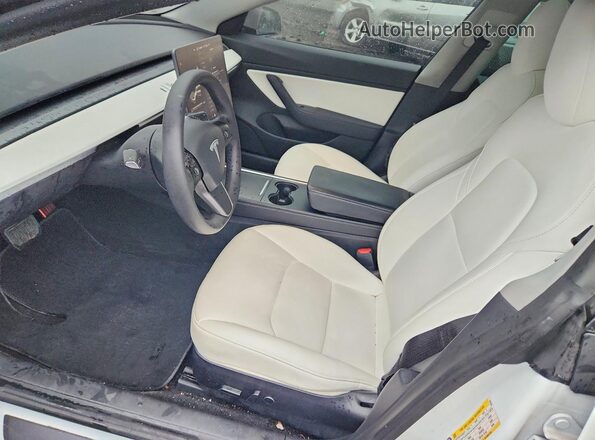 5YJ3E1EB4MF858593 2021 TESLA MODEL Белый Вид салона спереди