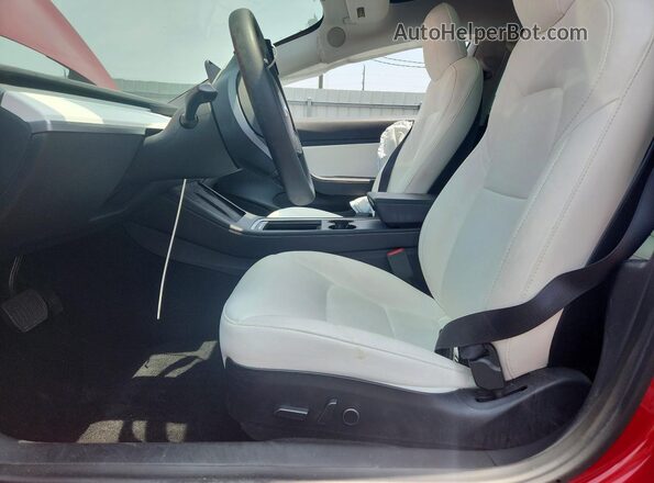 5YJ3E1EB5MF902844 2021 TESLA MODEL Red Вид салону спереду