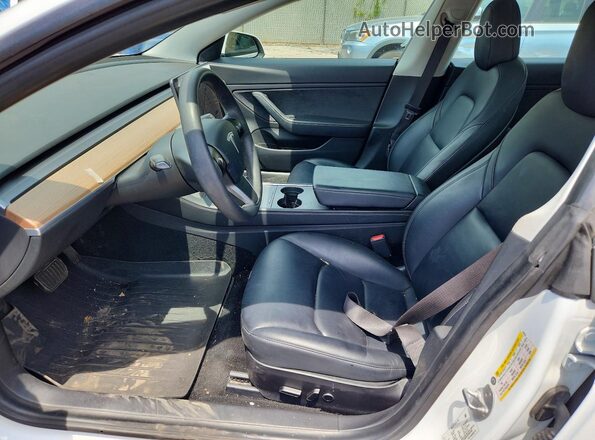 5YJ3E1EB5MF906652 2021 TESLA MODEL White Widok wnętrza z przodu