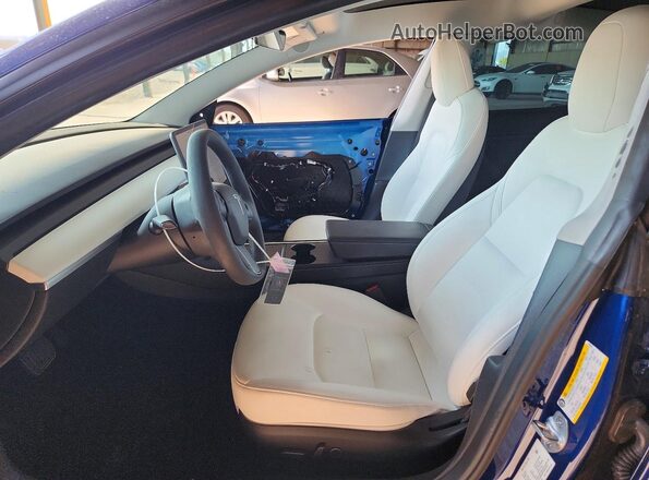 5YJ3E1EB5NF109593 2022 TESLA MODEL Blue Front interior view