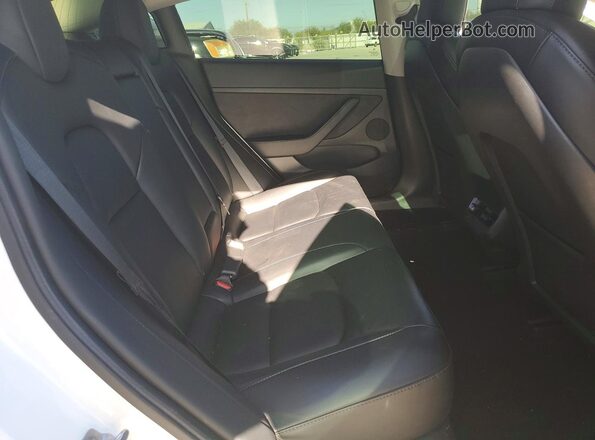 5YJ3E1EB5NF183886 2022 TESLA MODEL White Widok tylnych siedzeń