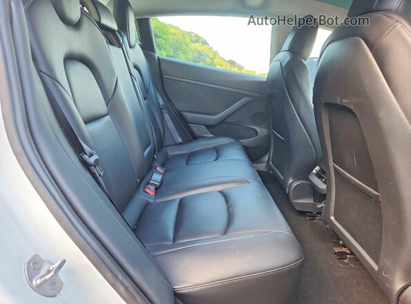 5YJ3E1EB5NF249997 2022 TESLA MODEL White Vista de los asientos traseros