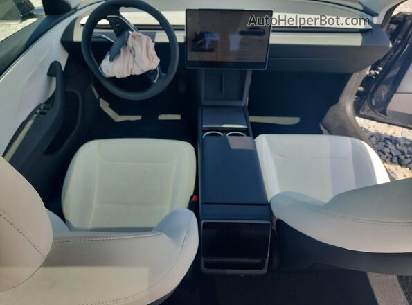5YJ3E1EB5TF123524 2026 TESLA MODEL Black Vista del salpicadero
