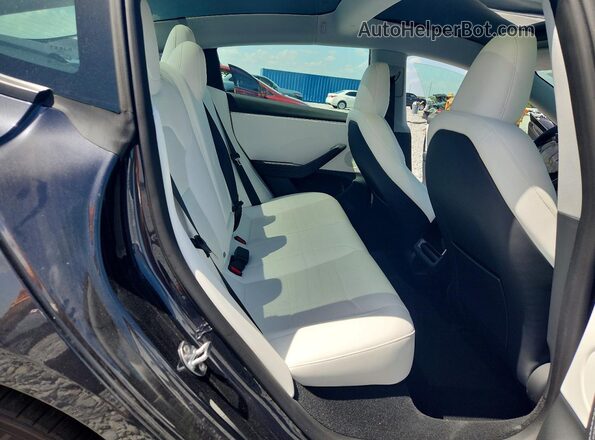 5YJ3E1EB5TF123524 2026 TESLA MODEL Black Vista interior trasera