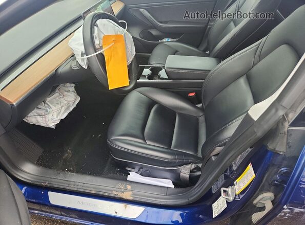5YJ3E1EB6JF090272 2018 TESLA MODEL Blue Вид салону спереду