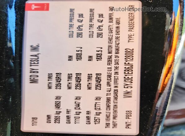 5YJ3E1EB6JF128082 2018 TESLA MODEL Black Widok komory silnika