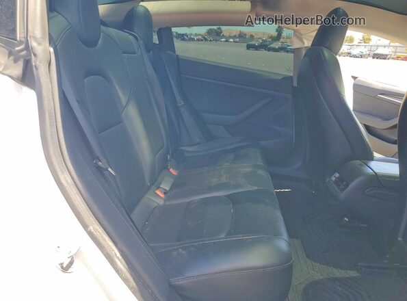 5YJ3E1EB7MF079589 2021 TESLA MODEL White Vista de los asientos traseros