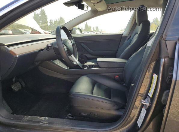 5YJ3E1EB8JF094145 2018 TESLA MODEL Серый Вид салона спереди