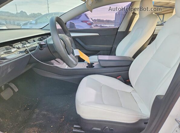 5YJ3E1EB8NF315619 2022 TESLA MODEL 3 White Widok deski rozdzielczej