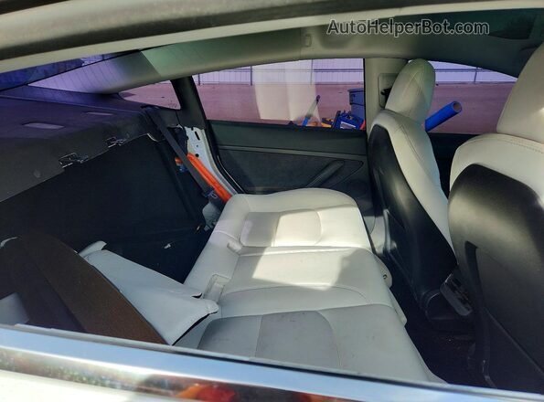 5YJ3E1EB8NF315619 2022 TESLA MODEL 3 White Widok wnętrza z tyłu