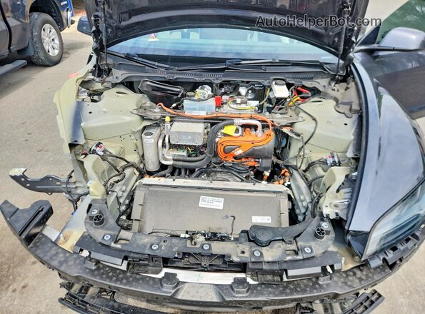 5YJ3E1EB9SF926674 2025 TESLA MODEL Gray Vista interior trasera
