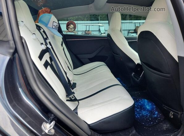 5YJ3E1EB9SF926674 2025 TESLA MODEL Gray Vista de los asientos traseros