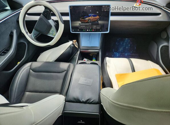5YJ3E1EB9SF926674 2025 TESLA MODEL Gray Vista del salpicadero