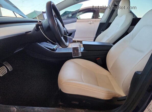 5YJ3E1EBXKF214092 2019 TESLA MODEL Blue Widok wnętrza z przodu