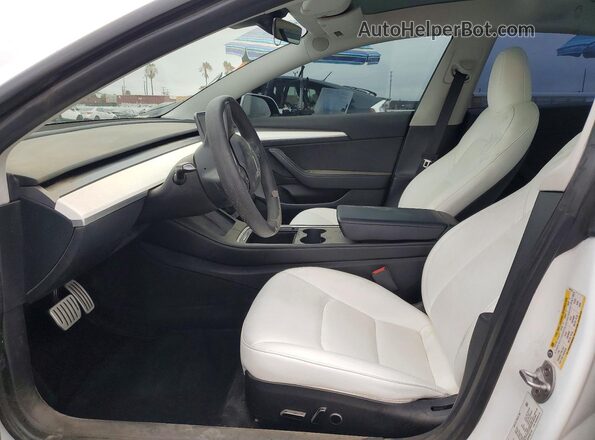 5YJ3E1EC2PF552134 2023 TESLA MODEL White Widok wnętrza z przodu