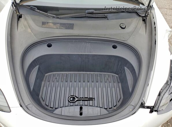 5YJ3E1EC2PF552134 2023 TESLA MODEL White Widok wnętrza z tyłu