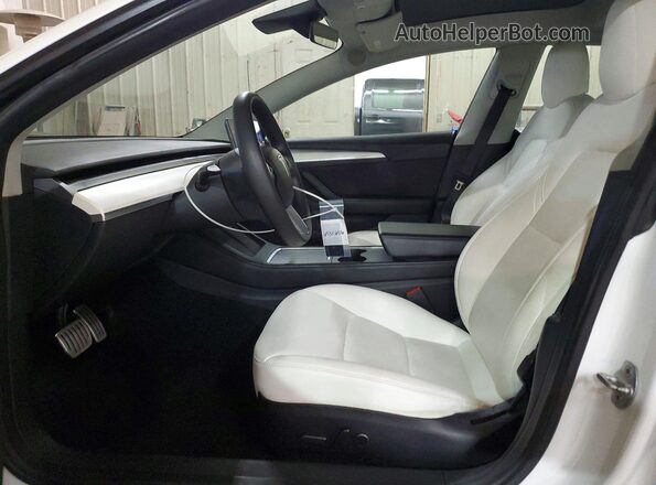 5YJ3E1EC5MF095993 2021 TESLA MODEL White Вид салону спереду