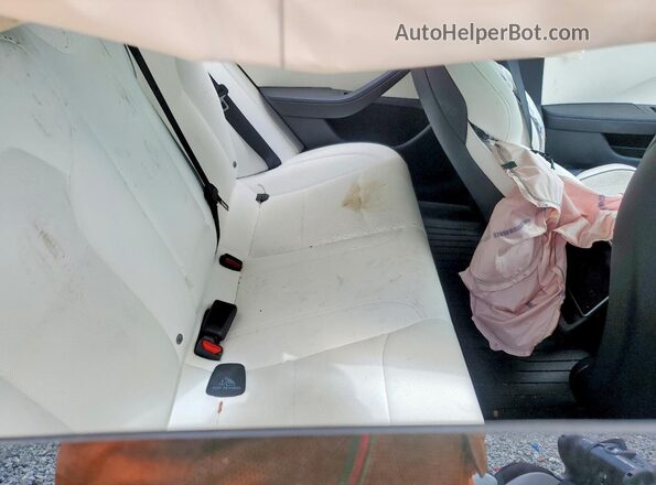 5YJ3E1ET3RF842367 2024 TESLA MODEL Charcoal Widok tylnych siedzeń