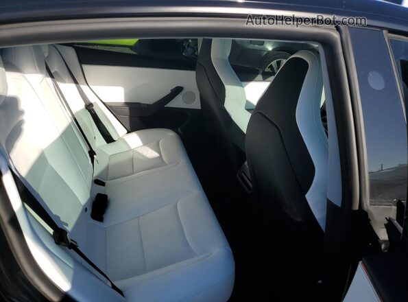 5YJ3E1ET4RF786584 2024 TESLA MODEL Black Vista de los asientos traseros