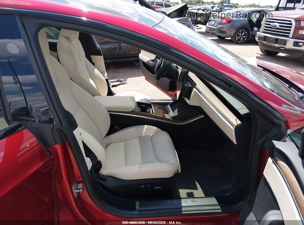 5YJSA1E50PF511784 2023 TESLA MODEL S Красный Вид салона спереди