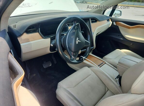 5YJXCAE25KF181347 2019 TESLA MODEL White Widok deski rozdzielczej