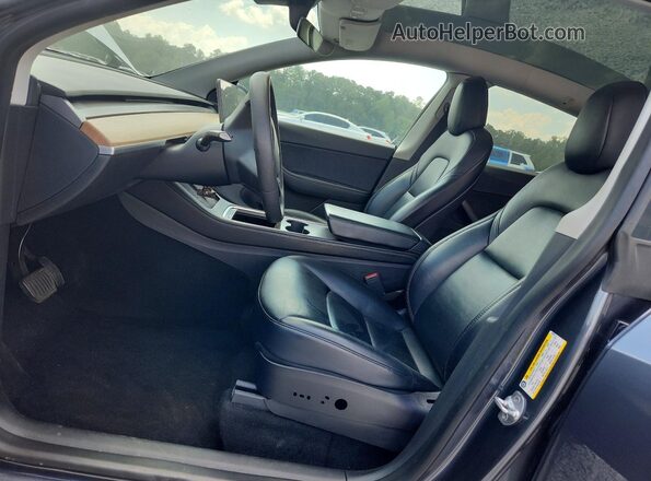 5YJYGAEE1MF243204 2021 TESLA MODEL Gray Front interior view