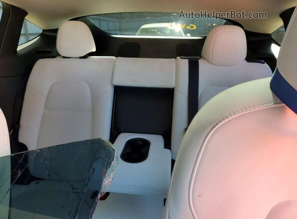 5YJYGDEE0MF144830 2021 TESLA MODEL White Vista interior trasera