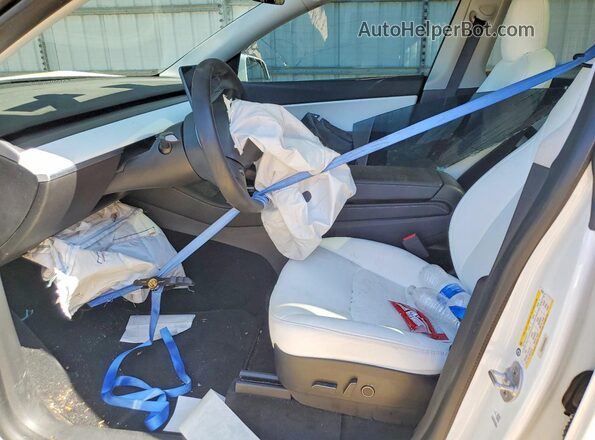 5YJYGDEE0MF144830 2021 TESLA MODEL White Vista interior delantera