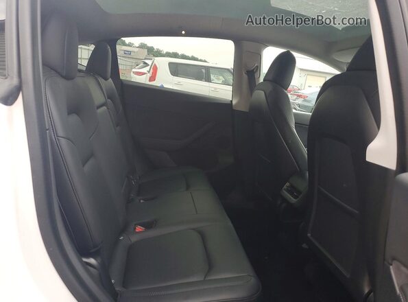 5YJYGDEE7MF066420 2021 TESLA MODEL White Widok tylnych siedzeń