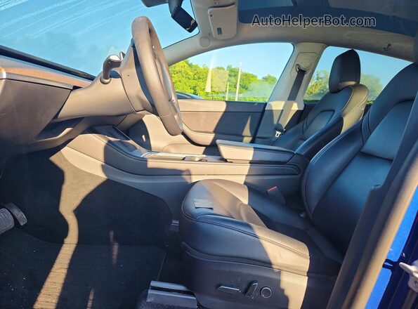 5YJYGDEE7MF286947 2021 TESLA MODEL Blue Widok wnętrza z przodu