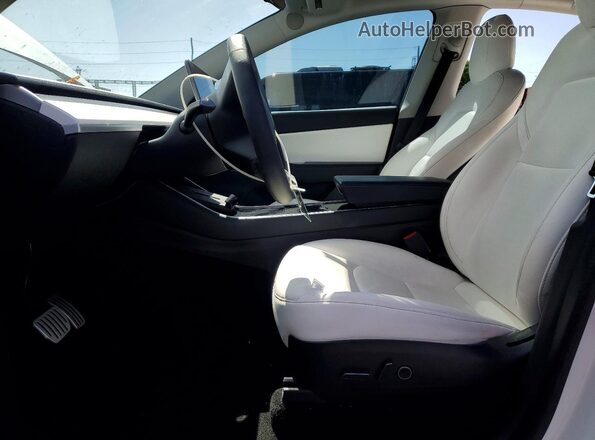 5YJYGDEF3MF072143 2021 TESLA MODEL White Vista interior delantera
