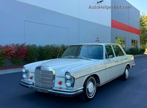12034825 1967 MERCEDES-BENZ 250 White უკანა მარჯვენა